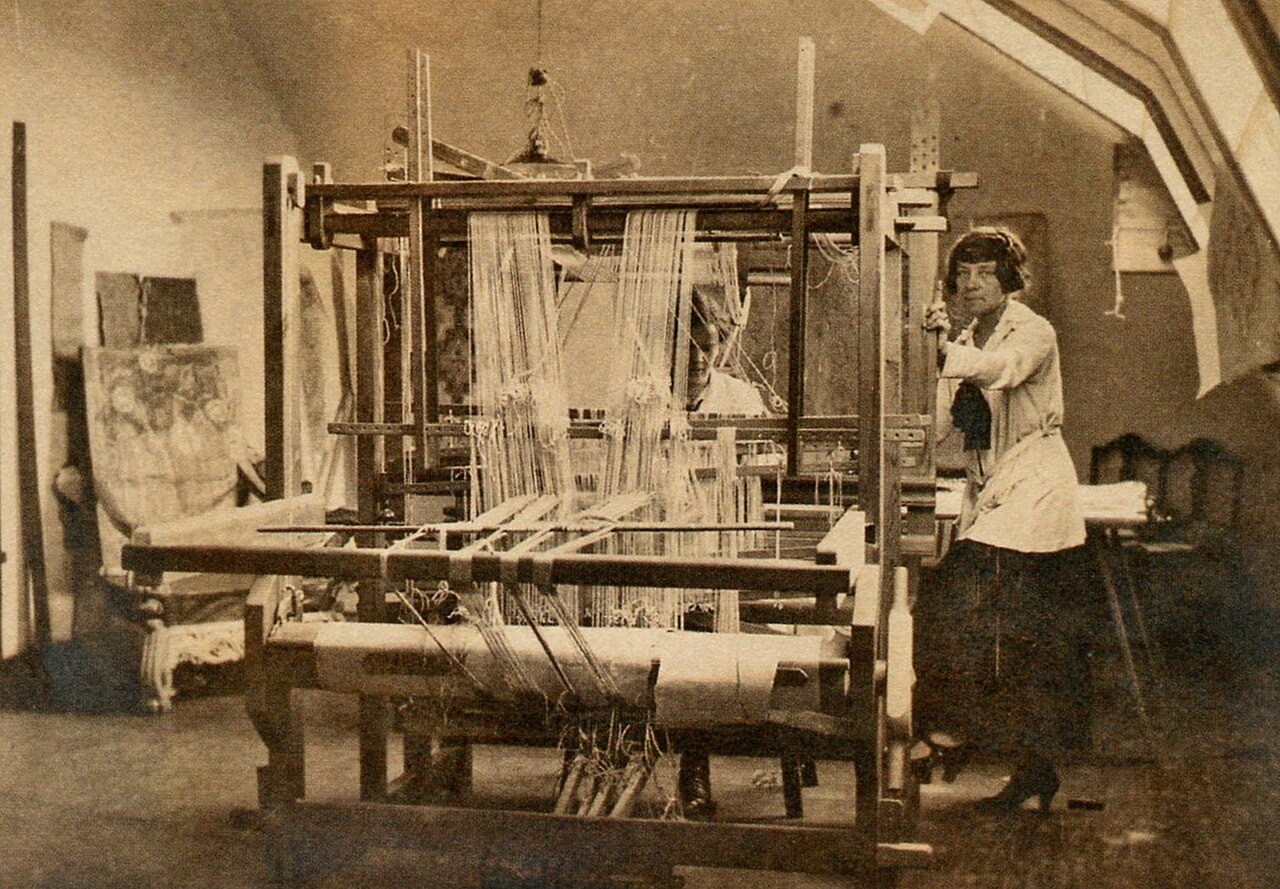 Maja Sjöström in her textile atelier on Hantverkargatan, 1922