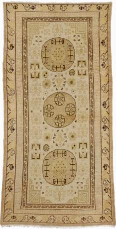 Khotan carpet, Tibet, circa 1920, 8'5" x 4'5", ref 08064