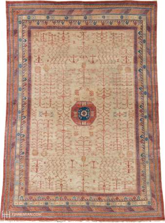 Khotan carpet, China, circa 1890, 13'10" x 9'7", ref 08073