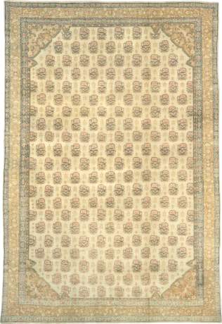 Agra carpet, India, circa 1880, 17'3" x 11'6", ref 09039